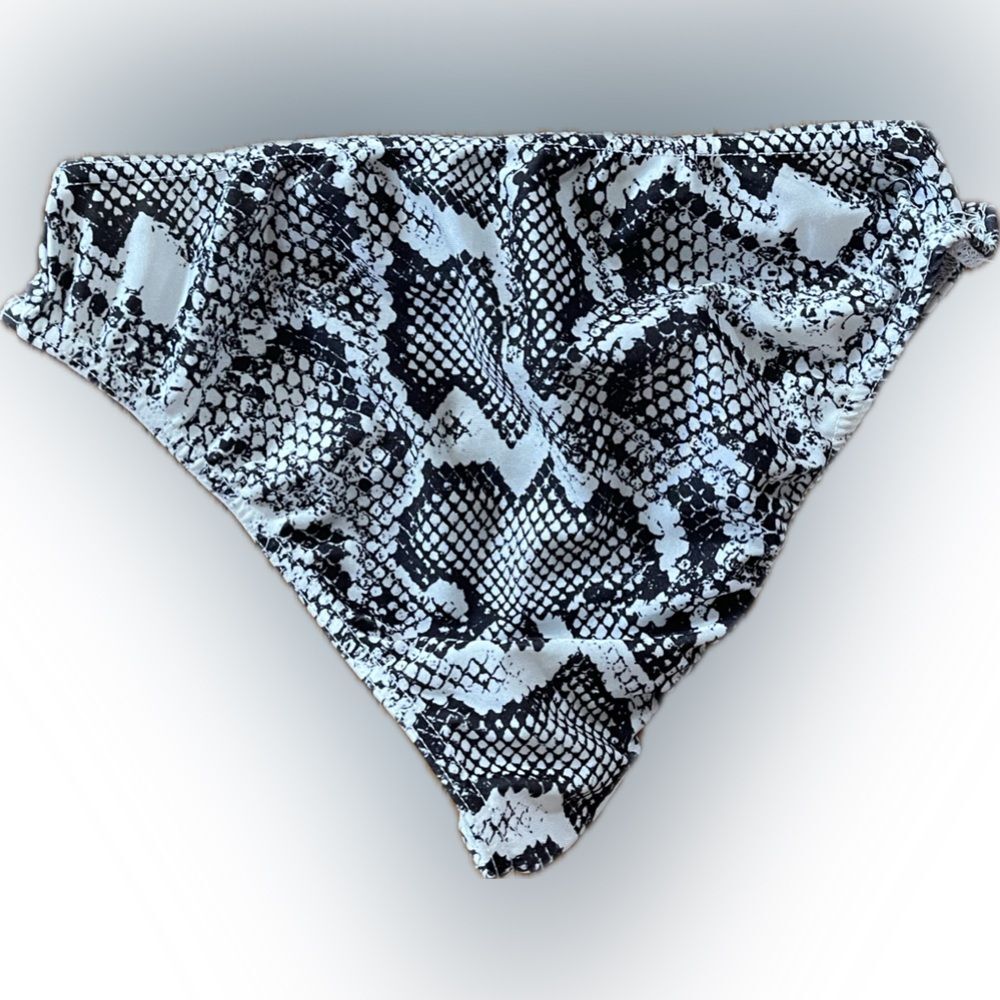 PRETTY LITTLE THING Bikini Bottom